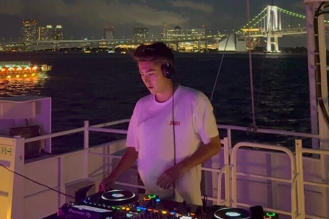 Tokyo Sunset Boat Party with Music Drinks and Vibes - Drinks and Conviviality