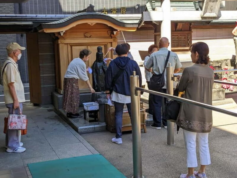 Tokyo: Temples and Rikugien Gardens Guided Walking Tour - Key Points