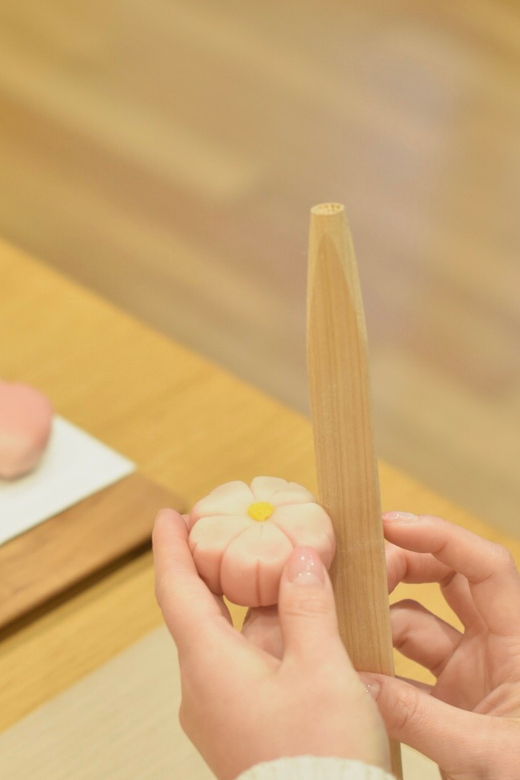 tokyo-traditional-sweet-making-and-matcha-experience