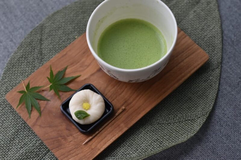 tokyo-traditional-sweet-making-and-matcha-experience
