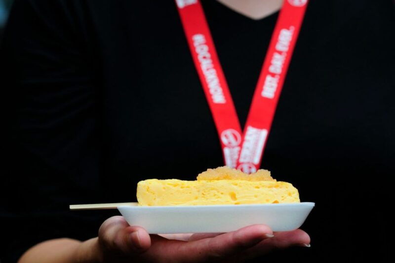 tokyo-tsukiji-fish-market-tour-with-tastings-shrine-visit