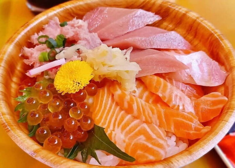 Tokyo: Tsukiji Market and Hama-rikyu Gardens Guided Tour - The Spiritual Moment: Tsukiji Hongwanji Temple