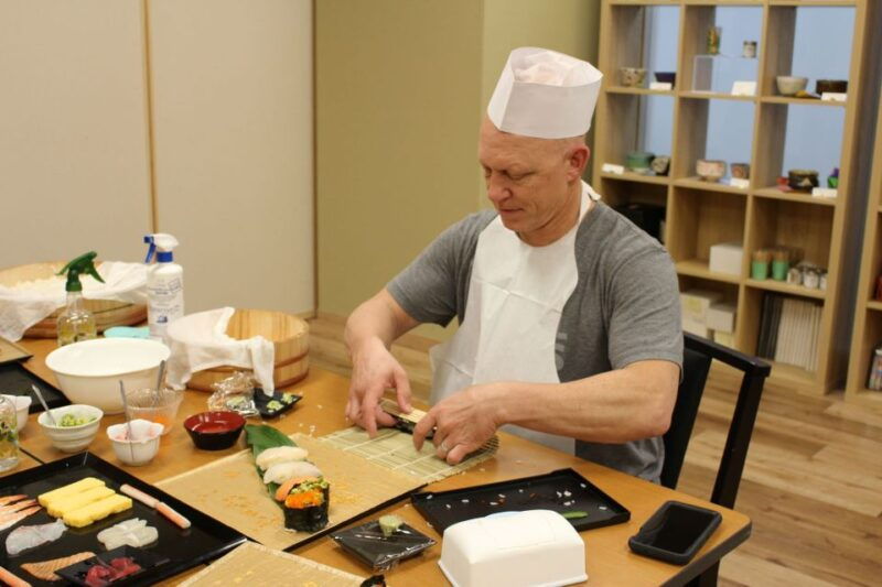 tokyo-tsukiji-market-guided-tour-sushi-making-experience