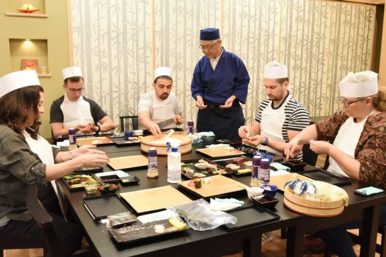 tokyo-tsukiji-market-guided-tour-sushi-making-experience