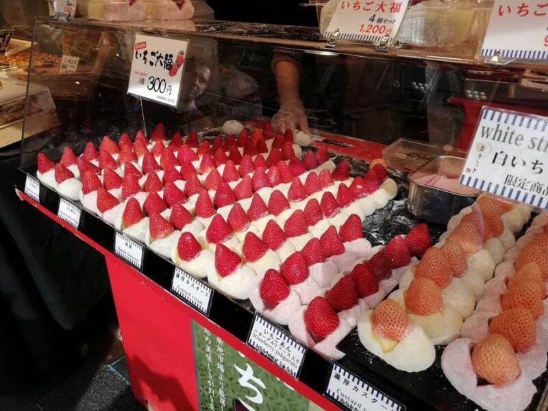 Tokyo: Tsukiji Market Tour with Huge crab Photo by insider - Exploring the Heart of Tokyo’s Seafood Scene