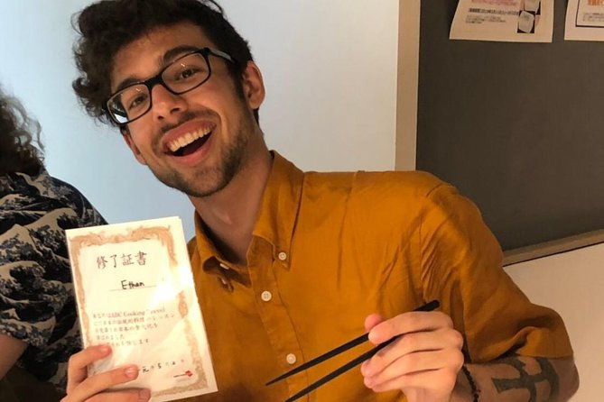 tokyo-tsukiji-outer-fish-market-tour-and-sushi-cooking-lesson