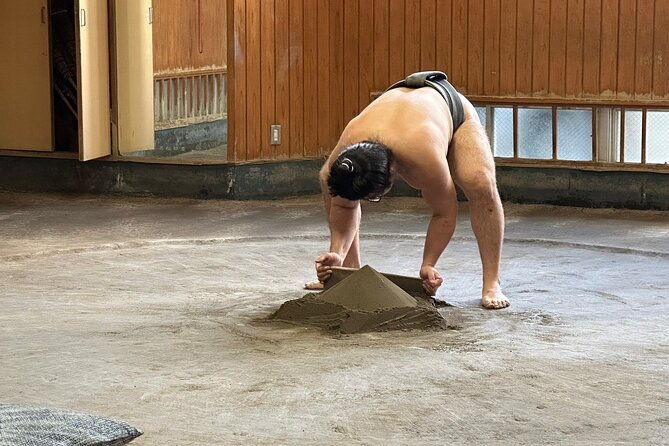 tokyo-visit-sumo-morning-practice-with-english-guide-2