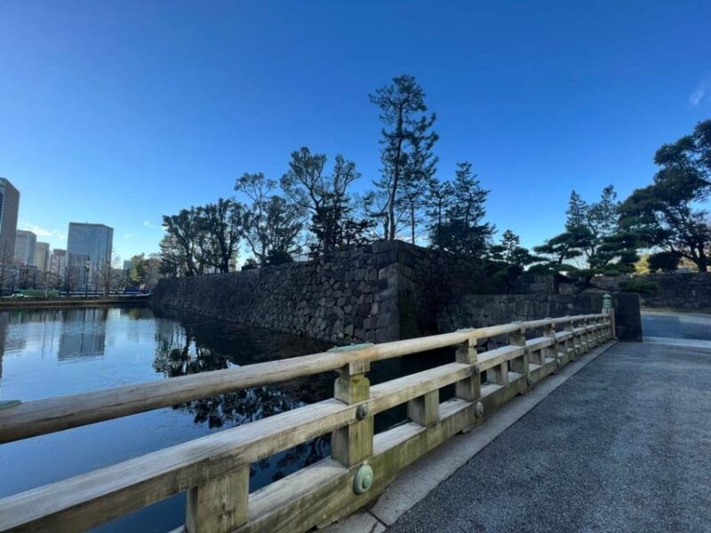 tokyo-walking-tour-around-imperial-palace-and-tokyo-station