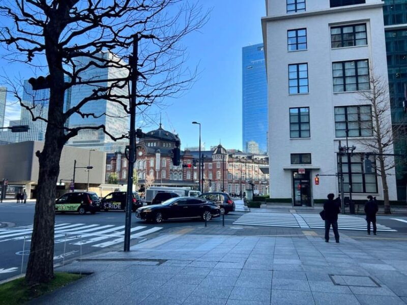 tokyo-walking-tour-around-imperial-palace-and-tokyo-station