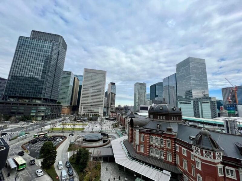 tokyo-walking-tour-around-imperial-palace-and-tokyo-station