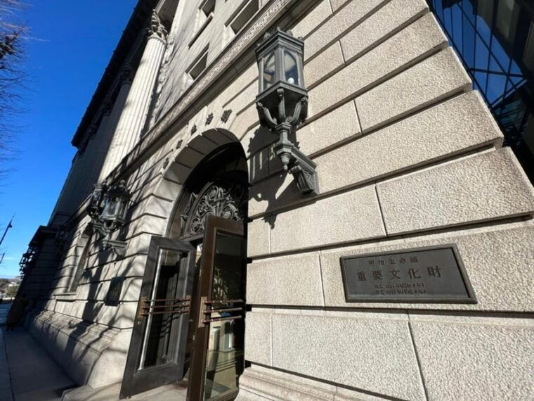 tokyo-walking-tour-around-imperial-palace-and-tokyo-station