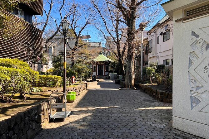 tokyo-walking-tour-of-historic-shopping-streets-yanaka