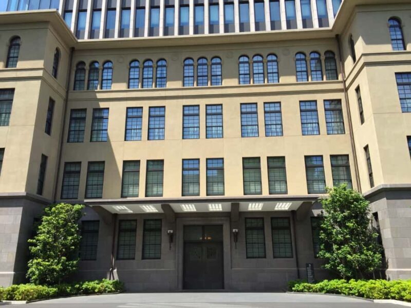 Tokyo: Waseda University Guided Tour with Student Guide - Key Points