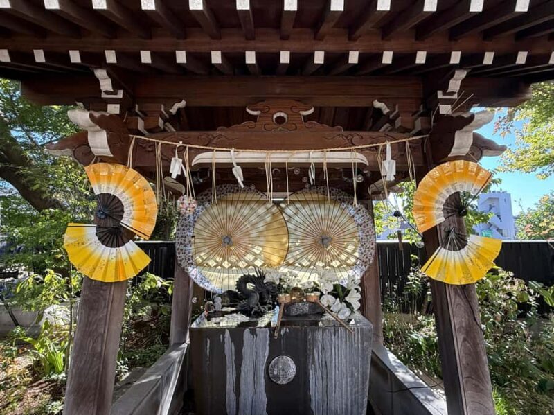 Tokyo Waseda Walk :A Hidden Shrine, Temple & Literary Garden - Architectural and Artistic Highlights