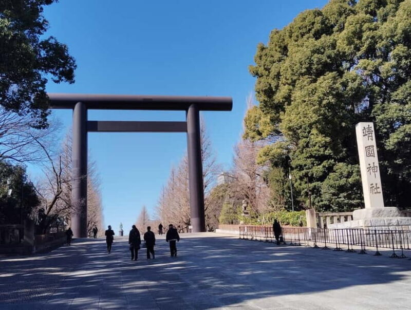 Tokyo: Yasukuni Shrine and Yushukan Museum Guided Tour - Key Points