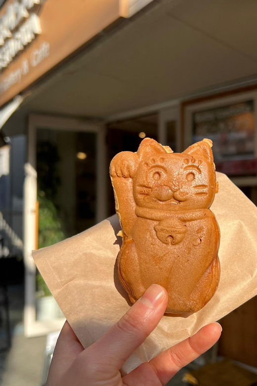 tokyoan-unique-temple-walking-tour-for-cat-lovers