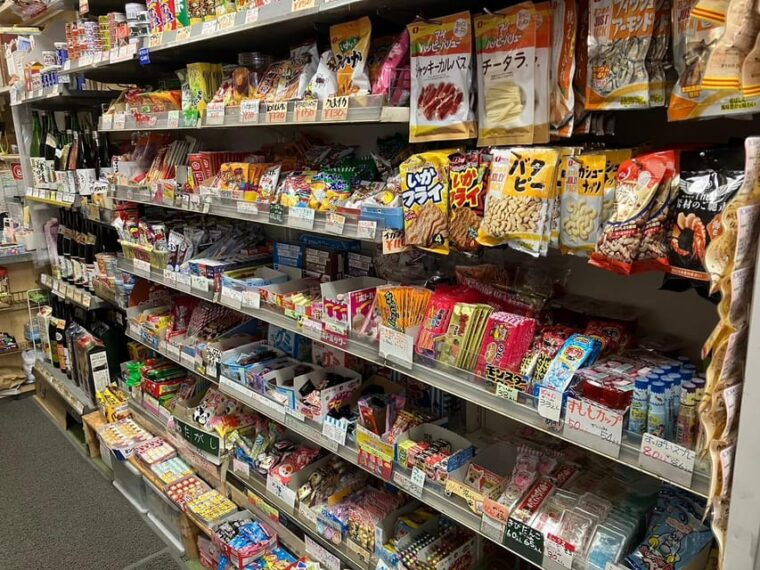 tokyoexploring-shinjuku-with-japanese-university-students