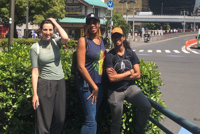 tokyos-bizarre-pub-hopping-tours-personalized-and-localized