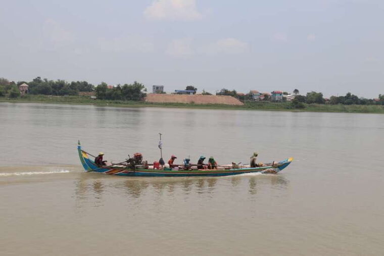 tonle-sap-cruise-road-tour-between-phnom-penh-siem-reap