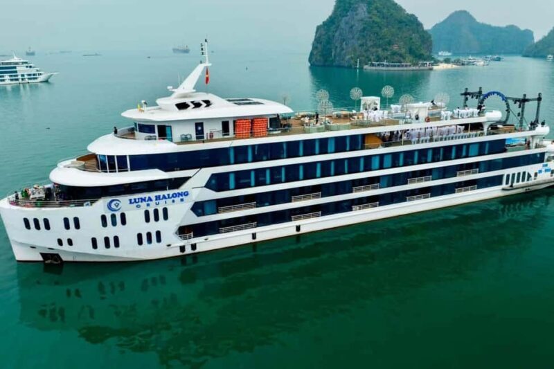 Top Luxury Ha Long Bay Day Cruise with Buffet Lunch & Pool - An Overview of the Experience