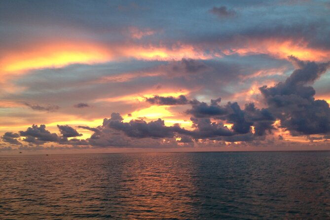 top-shelf-tikis-1-5hr-sunset-cruise