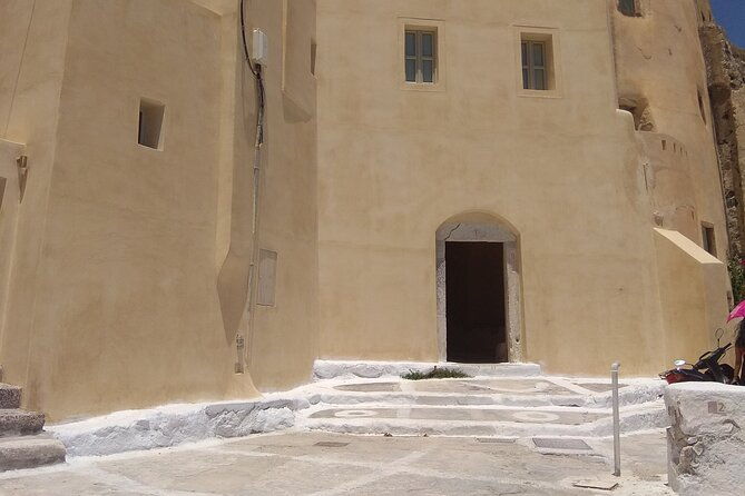 top-sights-of-santorini-with-wine-tasting-and-sunset-in-oia