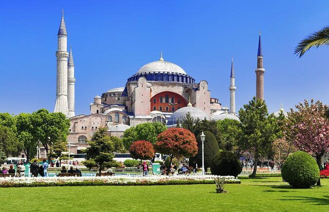 topkapi-palace-hagia-sophia-hippodrome-blue-mosque-and-grand-bazaar-tour