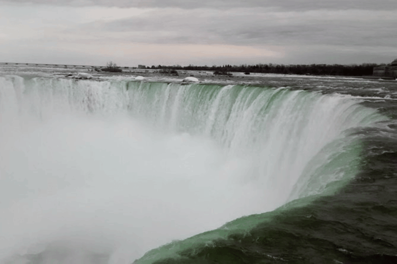 toronto-and-niagara-falls-full-day-city-and-nature-tour