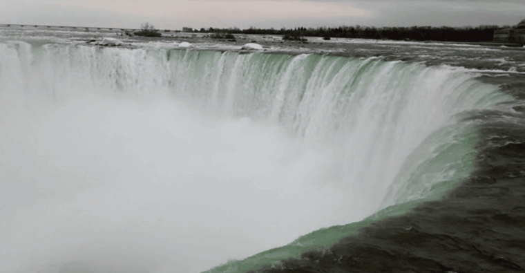 toronto-and-niagara-falls-full-day-city-and-nature-tour