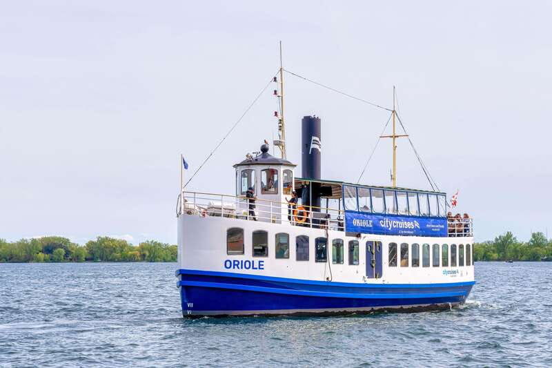 toronto-city-views-harbor-cruise