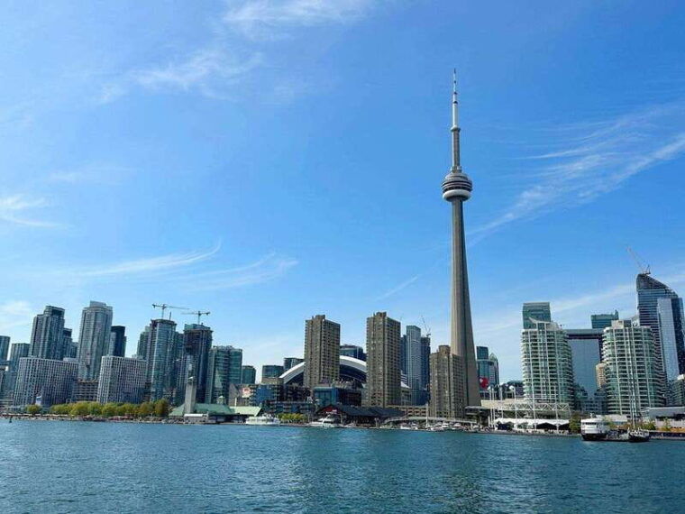 toronto-city-views-harbor-cruise