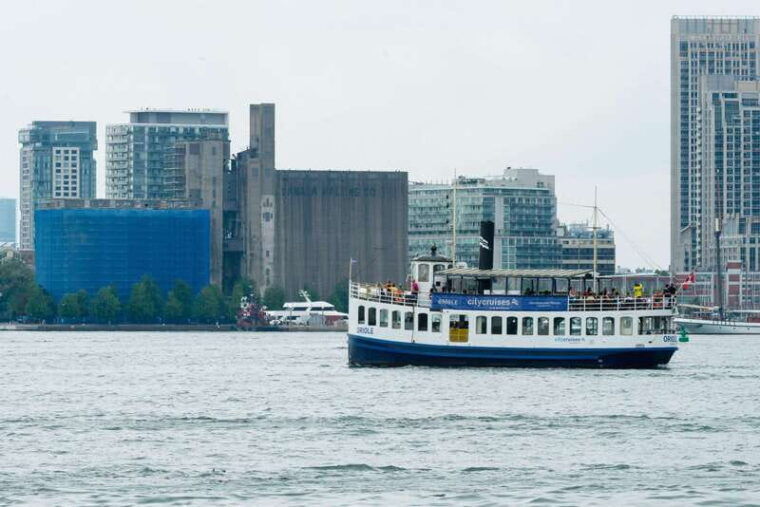 toronto-city-views-harbor-cruise