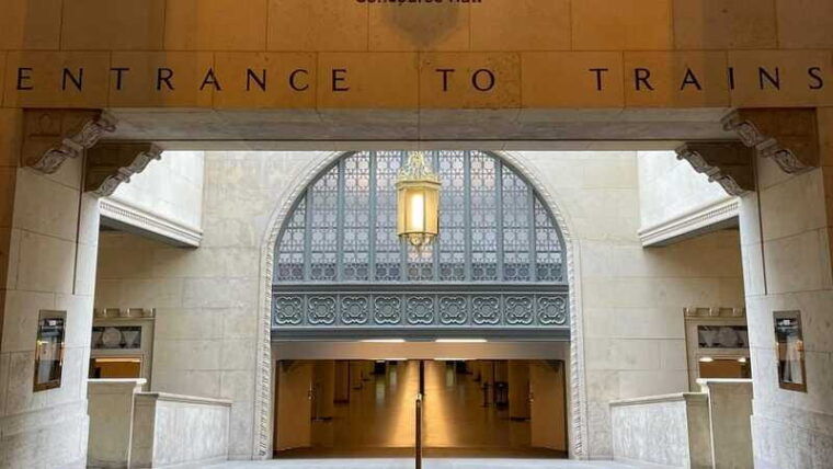 toronto-experience-path-a-32km-24mile-underground-walkway
