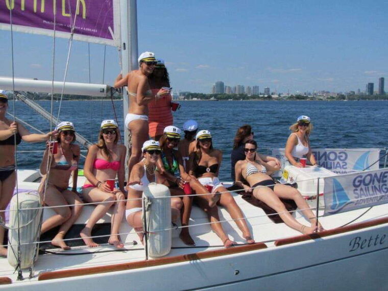 toronto-full-moon-sail-on-lake-ontario