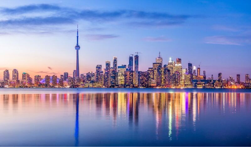 toronto-guided-night-tour-with-cn-tower-entry