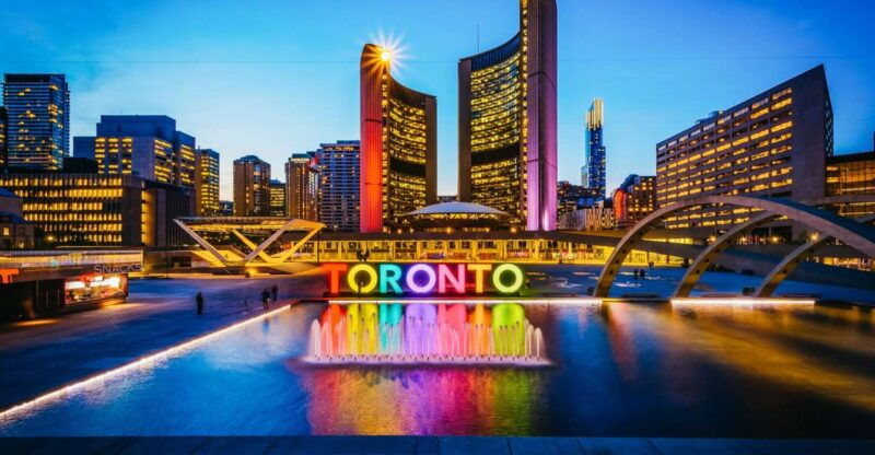 toronto-guided-night-tour-with-cn-tower-entry