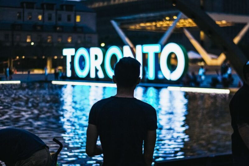 toronto-guided-night-tour-with-cn-tower-entry