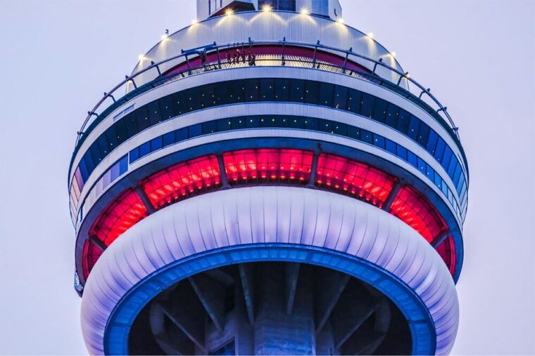 toronto-guided-night-tour-with-cn-tower-entry