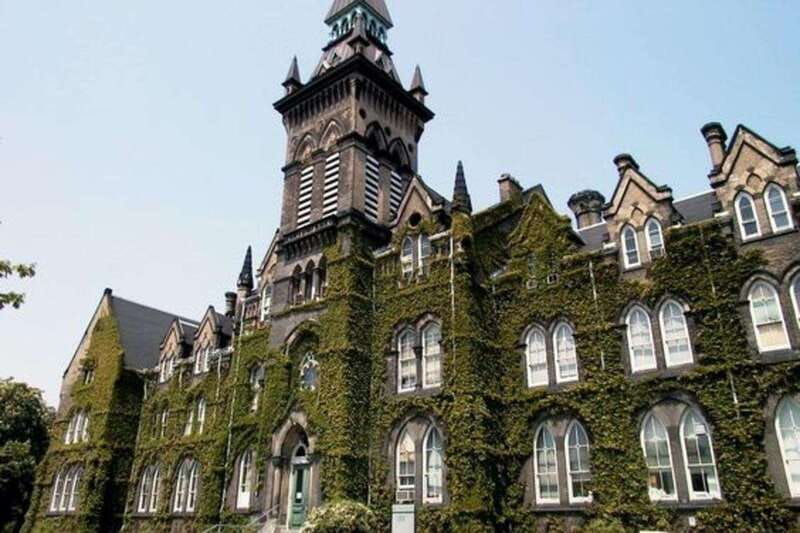 toronto-guided-walking-tour-of-must-see-attractions