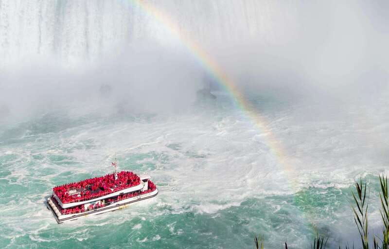 toronto-niagara-falls-boat-ride-journey-behind-the-falls