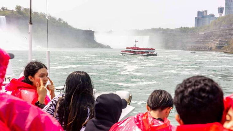 toronto-niagara-falls-boat-ride-journey-behind-the-falls