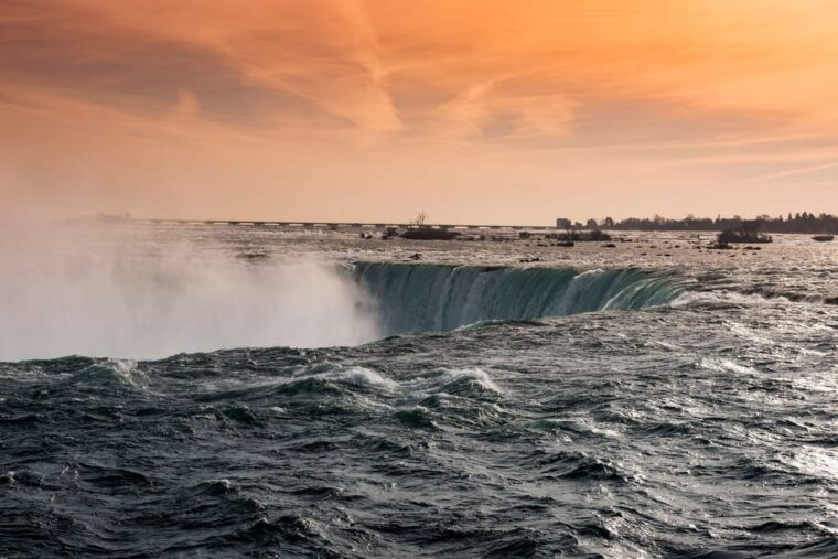 toronto-niagara-falls-tour-cruise-journey-behind-falls