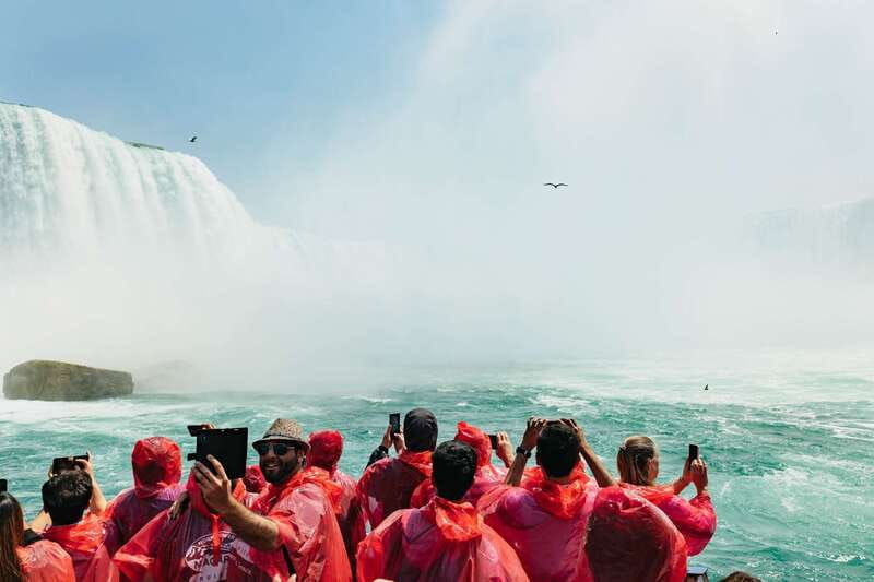 toronto-niagara-falls-with-winery-optional-cruise-lunch