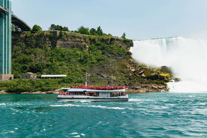 toronto-niagara-falls-with-winery-optional-cruise-lunch