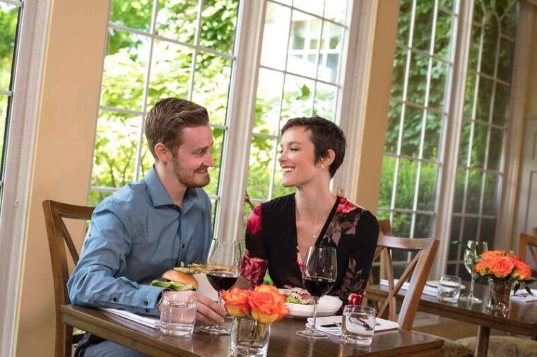 toronto-niagara-wineries-tasting-tour-optional-lunch