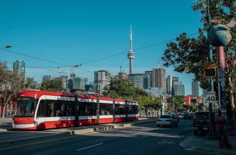 toronto-private-small-group-city-tour-with-local-guide