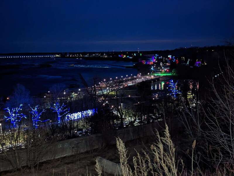 Toronto to Niagara Falls: Evening Tour with Cruise & lights - A Complete Review of the Toronto to Niagara Falls Evening Tour with Cruise & Lights