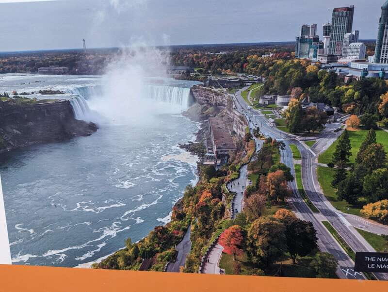 Toronto to Niagara Falls: Evening Tour with Cruise & lights - Why This Tour Works Well