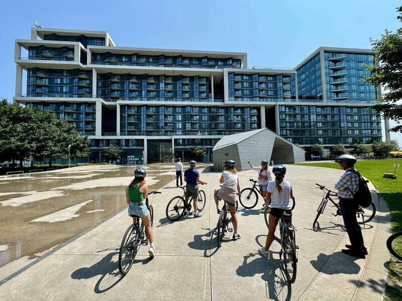 toronto-waterfront-and-islands-guided-bicycle-tour