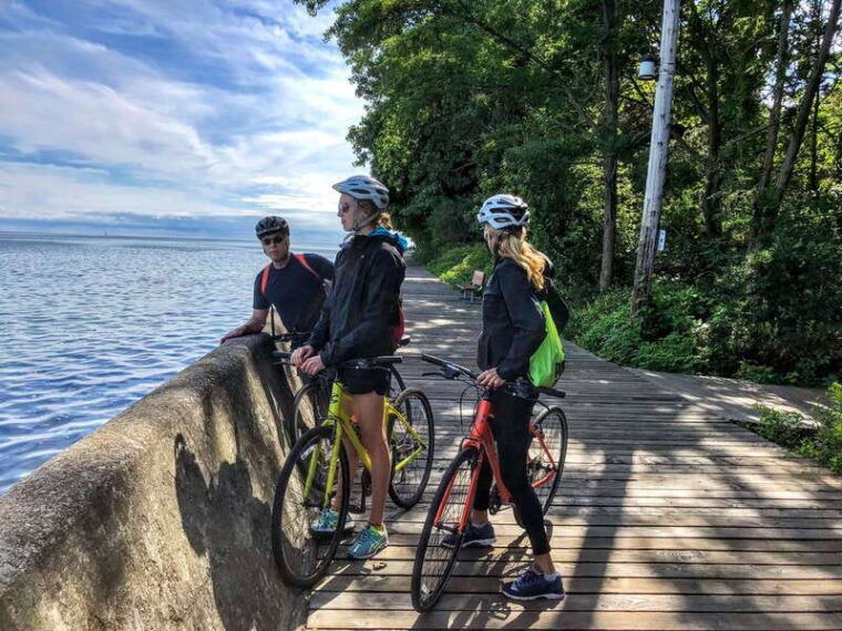 toronto-waterfront-and-islands-guided-bicycle-tour